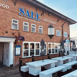  Bed & Breakfast Salt On The Harbour